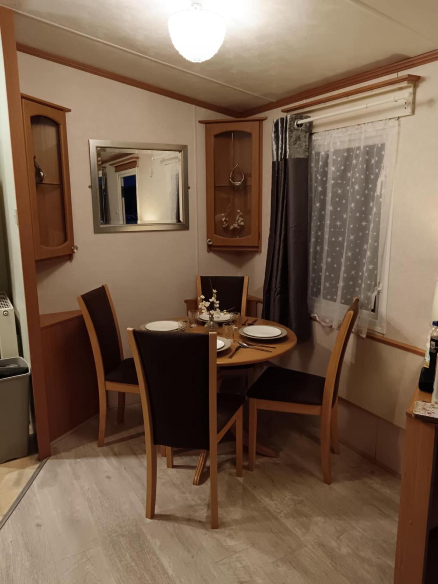 Lovely 3 Bedroom 8 Berth Caravan In Rhyl Eksteriør bilde